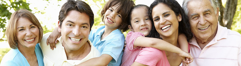 Familia generaciones feliz